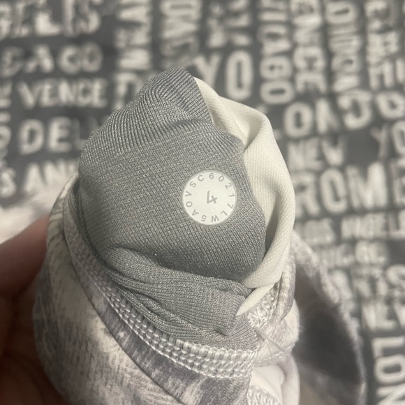 Lululemon Wunder Under Leggings - Picture 1 of 3